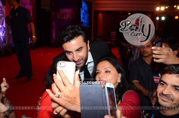 Ranbir Clicks a Selfie with Fans at 2nd Trailer Launch of Bombay Velvet (363385)