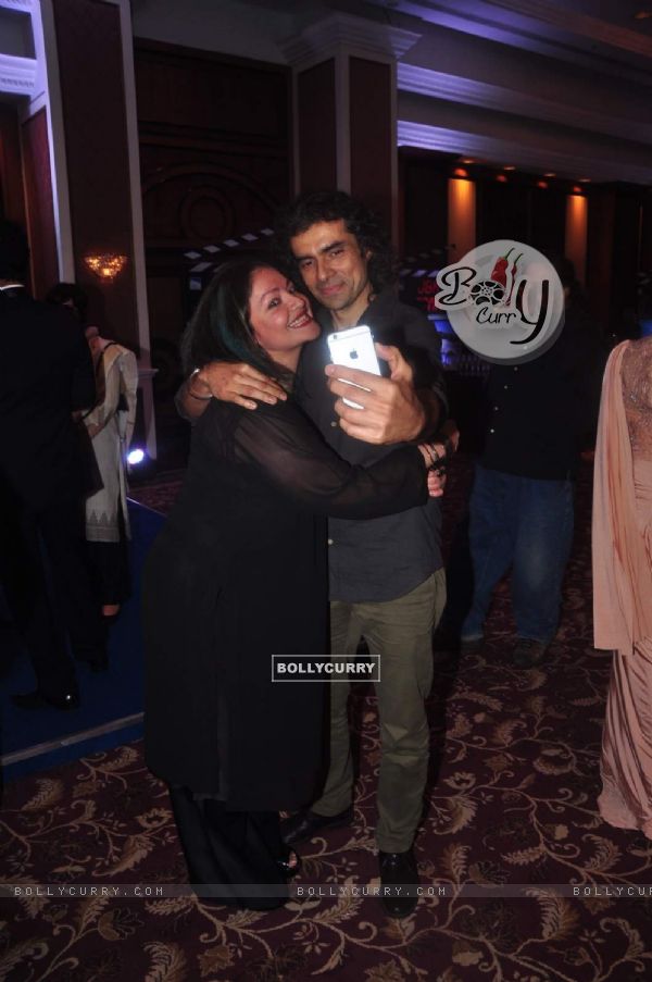 Pooja Bhatt and Imtiaz ali clicks a selfie at J & K Bash