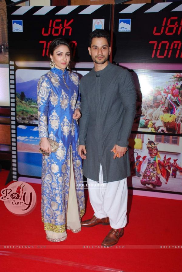 Cute Couple Soha and Kunal at J & K Bash
