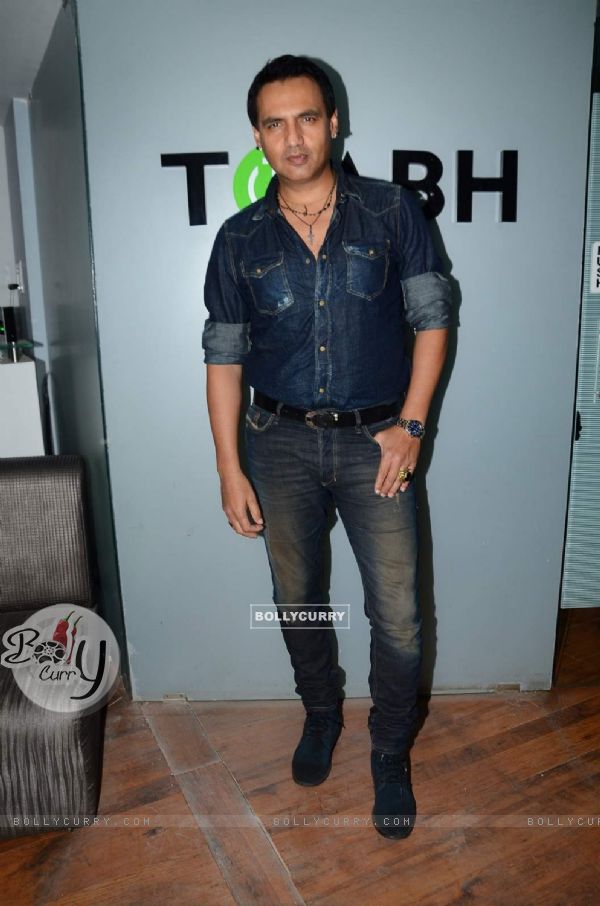 Marc Robinson Snapped at Toabh Bash