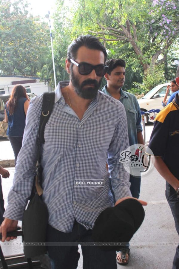 Arjun Rampal Snapped with a Bearded Hunk Look at Airport