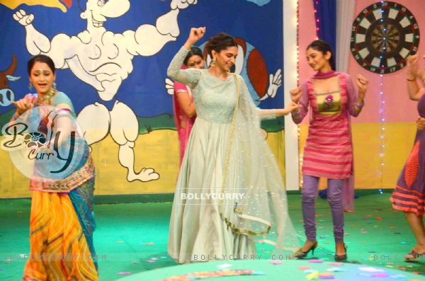 Deepika Dances at Taarak Mehta Ka Ooltah Chashmah
