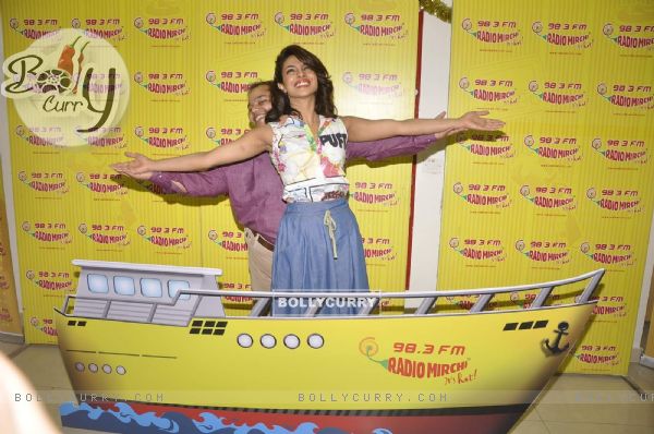 Titanic Pose-Priyanka Promotes Dil Dhadakne Do on Radio Mirchi