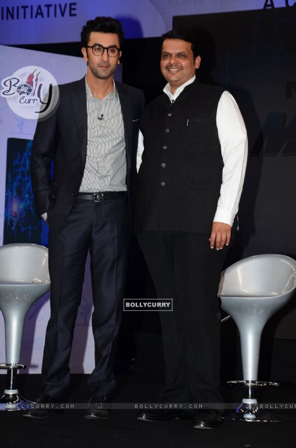 Ranbir Kapoor with Honourable Cheif Minister Devendra Fadnavis at NDTV-Nirmal Marks for Sports Event