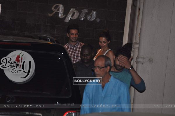 Malaika Arora Khan Visits Salman at his Residence