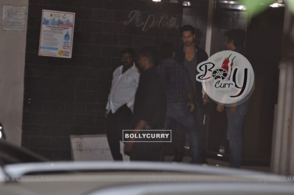 Varun Dhawan Snapped at Salman's Residence (Galaxy Apartments)
