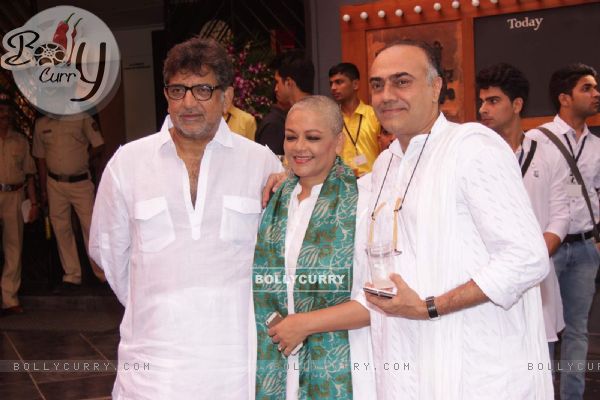 Celebs pose for the media at the Felicitation Ceremony of Shashi Kapoor