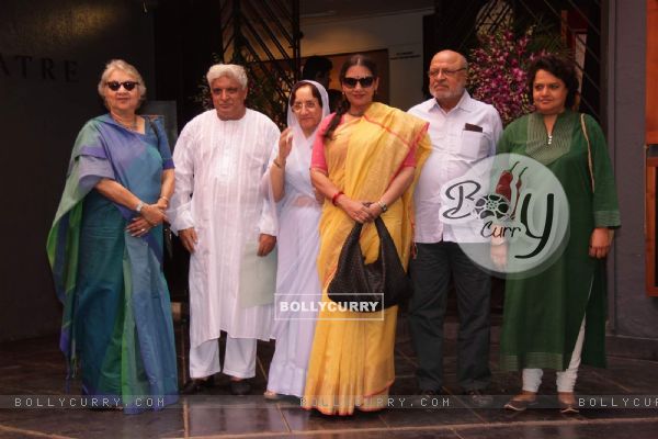 Veteran celebs pose for the media at the Felicitation Ceremony of Shashi Kapoor