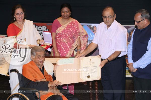 Shashi Kapoor felicitated with Dadasaheb Phalke Award