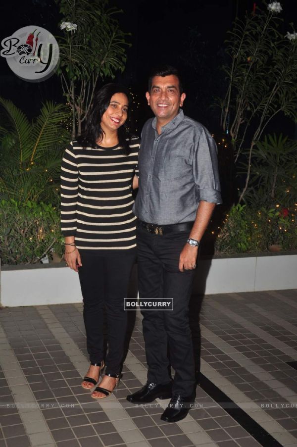 Sanjeev Kapoor with his Wife at Success Bash of Mary Kom (364912)