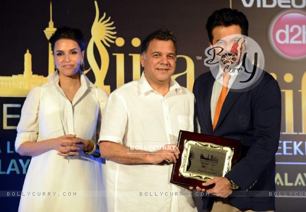 Raj Nayak felicitates Anil Kapoor at IIFA Malaysia Press Meet