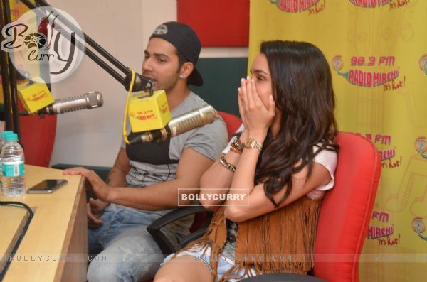 Varun and Shraddha Promotes ABCD 2 on Radio Mirchi (365489)