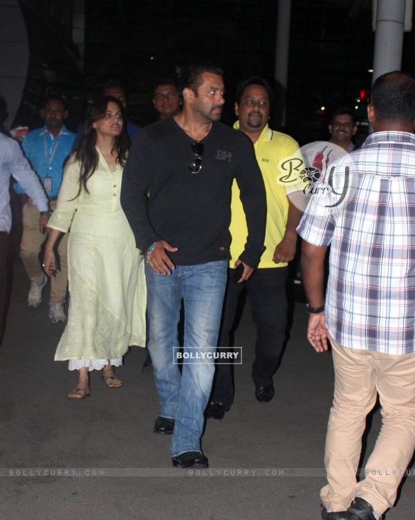 Celebs return from Arpita Khan's reception