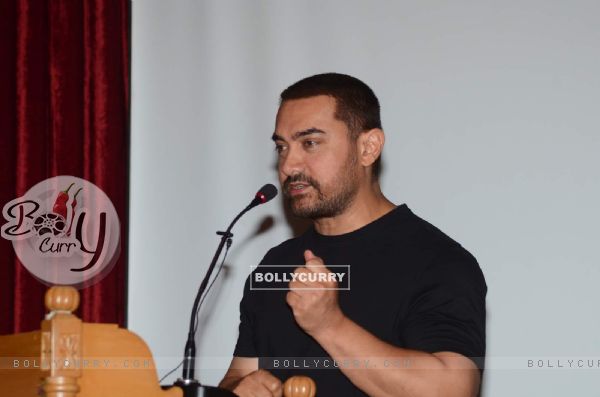 Aamir Khan Interacts at Swachata Diwas Event