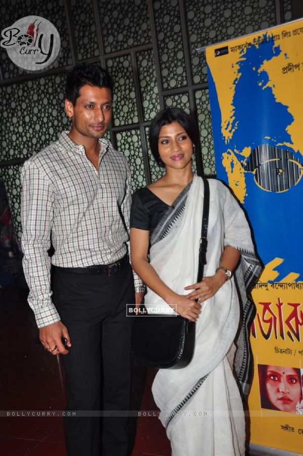 Indraneel Sengupta and Konkona Sen Sharma at Success Bash of Sajarur Kanta