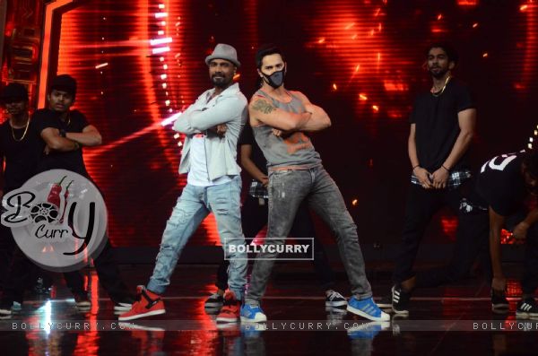 Varun and Remo Promotes ABCD 2 on India's Got Talent Season 6