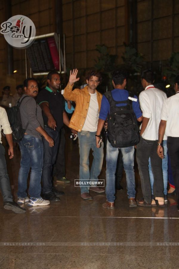 Hrithik Roshan waves to the fans at Airport while leaving for IIFA 2015