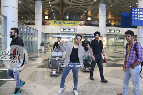 Mika Singh poses for the media at KL Airport