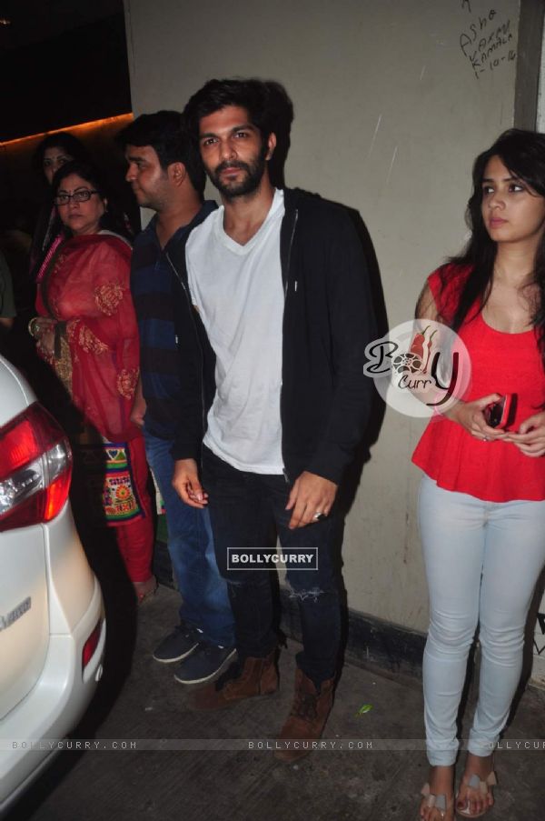 Amit Thackeray poses for the media at the Special Screening of Dil Dhadakne Do (367167)