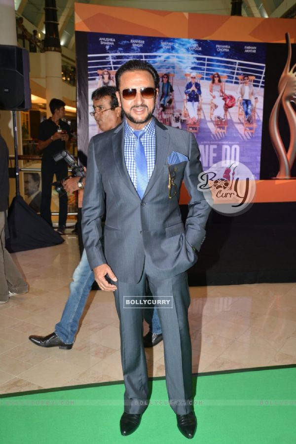 Gulshan Grover poses for the media at the Premier of Dil Dhadakne Do at IIFA 2015 (367177)