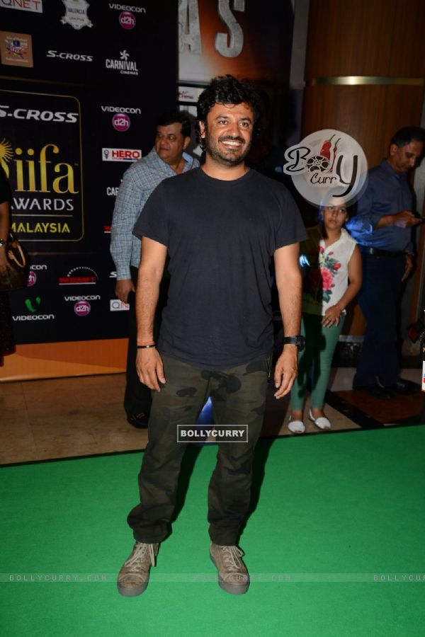 Vikas Bahl poses for the media at the Premier of Dil Dhadakne Do at IIFA 2015 (367190)