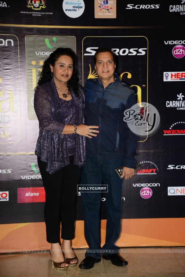 Lalit Pandit poses with Wife at the Premier of Dil Dhadakne Do at IIFA 2015 (367192)