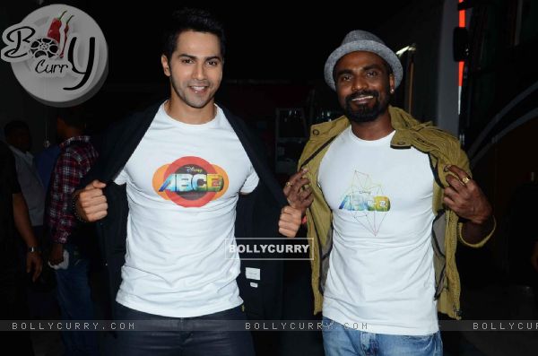 Remo Dsouza and Varun Dhawan pose for the media at ABCD 2 Pond's Men Promotions