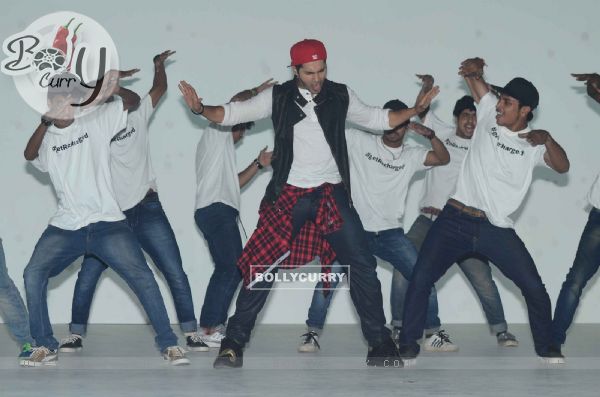 Varun Dhawan performs at ABCD 2 Pond's Men Promotions (367264)