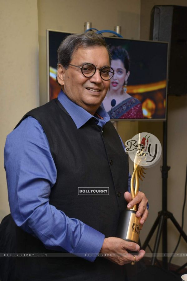 Susbhash Ghai holds IIFA Trophy- Backsatge of IIFA Awards