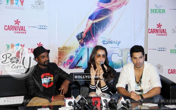 varun, Shraddha and Remo Promotes ABCD 2 in Indore (367543)