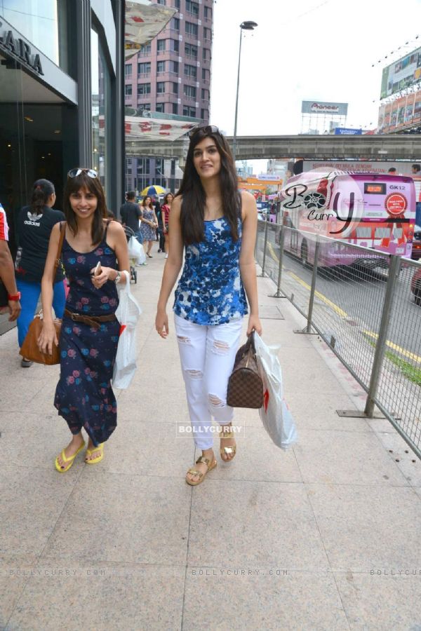 Shopping Time for Kriti Sanon in Kuala Lumpur, Malaysia!