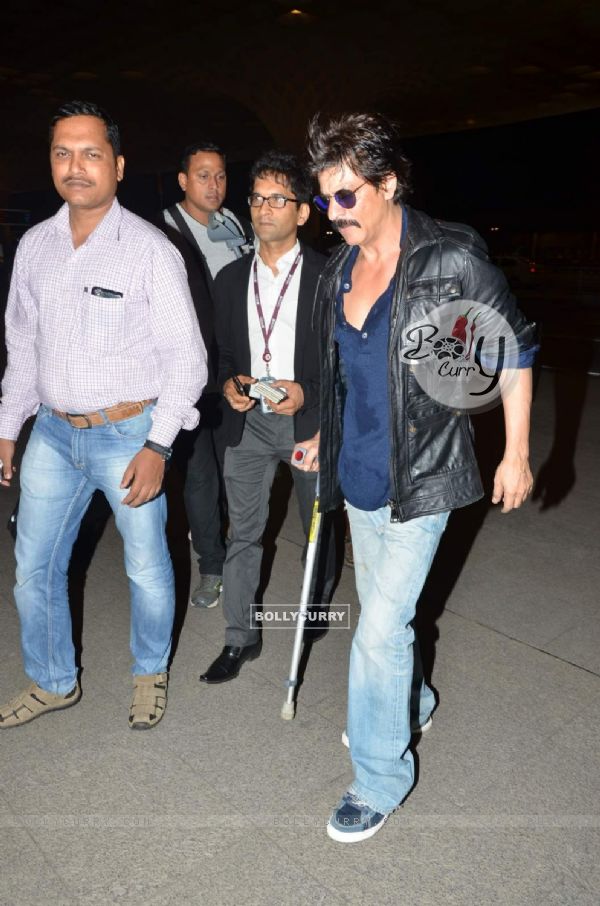 Shah Rukh Khan snapped at Airport while leaving for Bulgaria post surgery