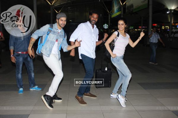 Prabhudeva, Varun Dhawan and Shraddha Kapoor Dances at Airport (367874)