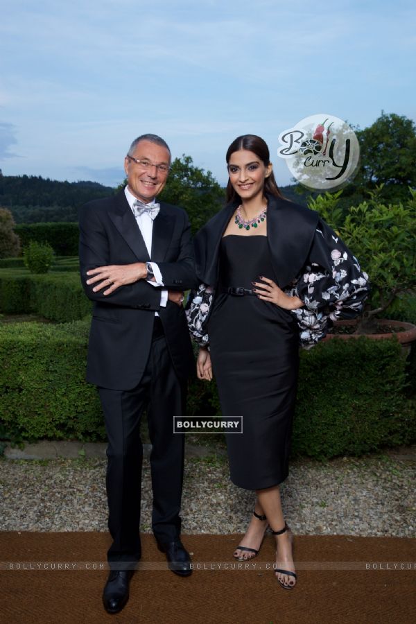 Sonam Kapoor Unveils Jewellry Collection at Villa Di Maiano in Florence!