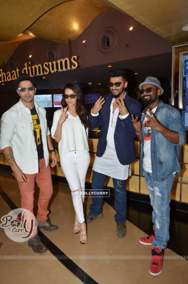 Celebs sport 3D glasses at the Special Screening of ABCD 2 (368207)