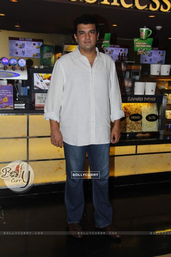 Siddharth Roy Kapur at Premiere of ABCD 2