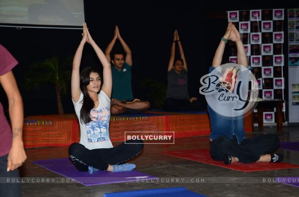Kriti Sanon and Tiger Shroff Snapped While Doing Yoga on International Yoga Day at Whistling Woods!
