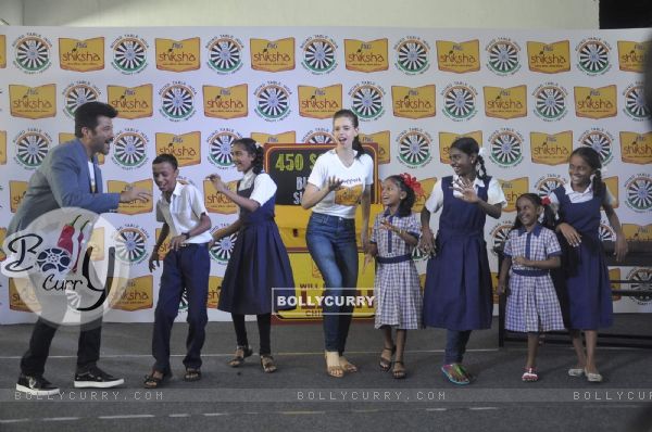 Kalki Koechlin and Anil Kapoor Dances With Kids at an Event Organised by Shiksha!