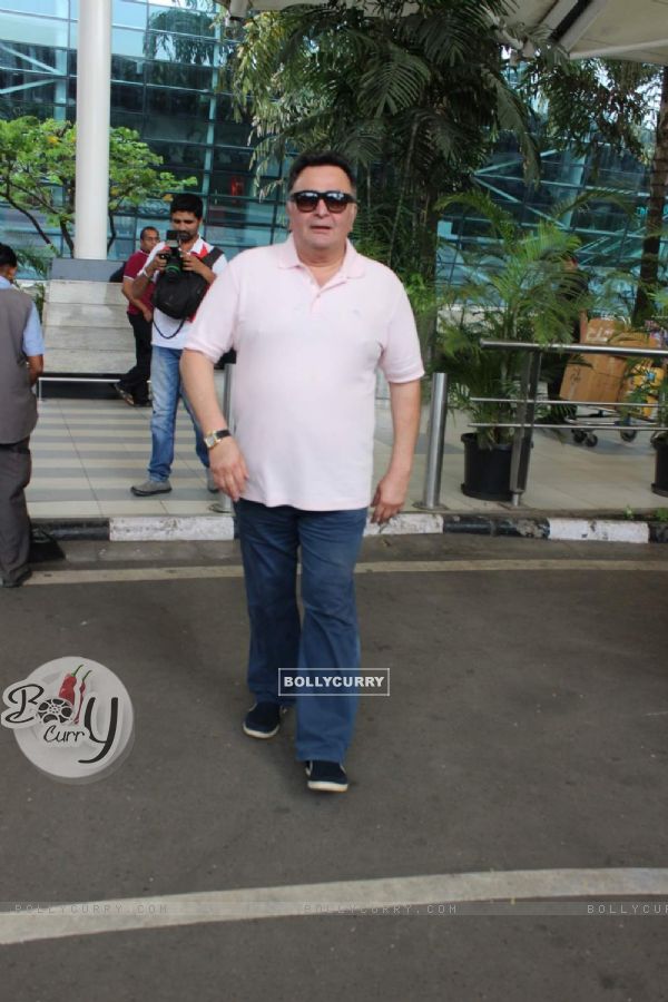 Rishi Kapoor Snapped at Airport