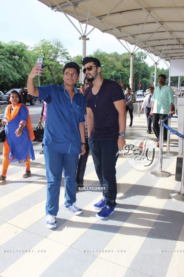 Arjun Kapoor Clicks a Selfie With a Fan at Airport