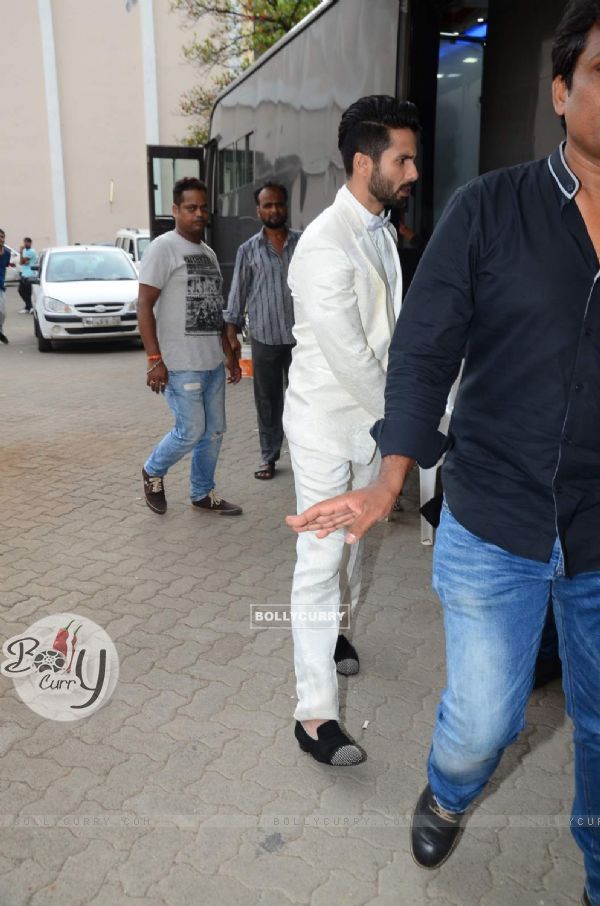 The Bearded Hunk Shahid Kapoor Snapped at Mehboob!