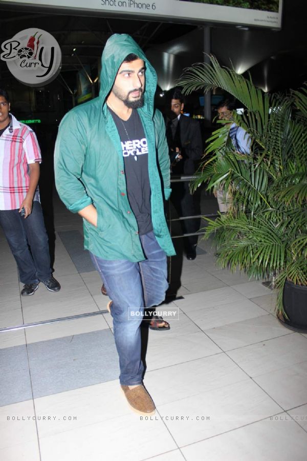Arjun Kapoor Snapped at Airport