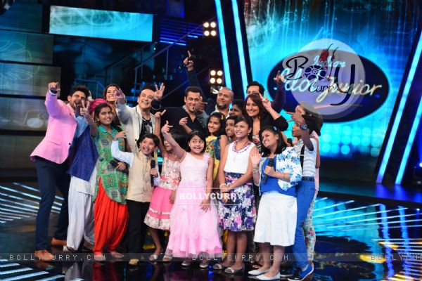 Picture Time! - Salman Khan for Promotions of Bajrangi Bhaijaan on Indian Idol Junior