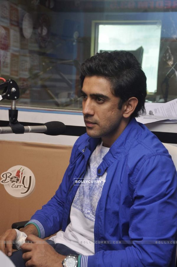 Amit Sadh for Promotions of Guddu Rangeela at Red FM (369549)