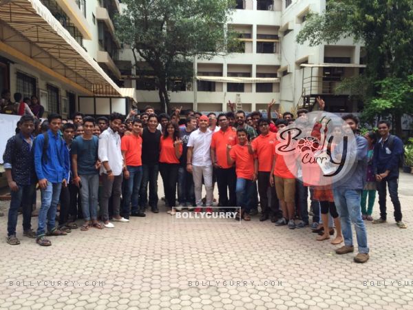 Aditya Narayan Clicks Photo With Students During the Promotions of Marathi Movie 'Carry On Maratha'