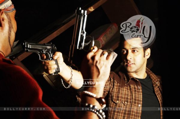 Salman Khan showing rifle