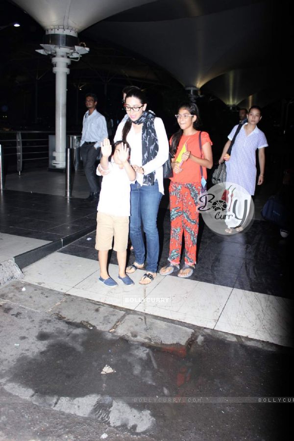 Karishma Kapoor Snapped at Airport