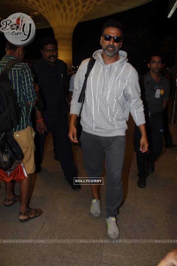 Akshay Kumar Snapped at Airport