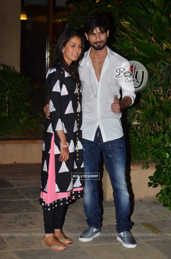 Shahid and Mira smile for the camera at their Mumbai Residence