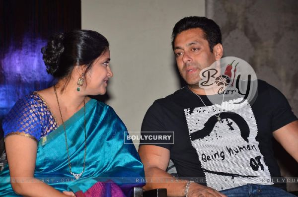 Salman Khan and Renuka Shahane at Promotions of Marathi Movie 'Janiva'
